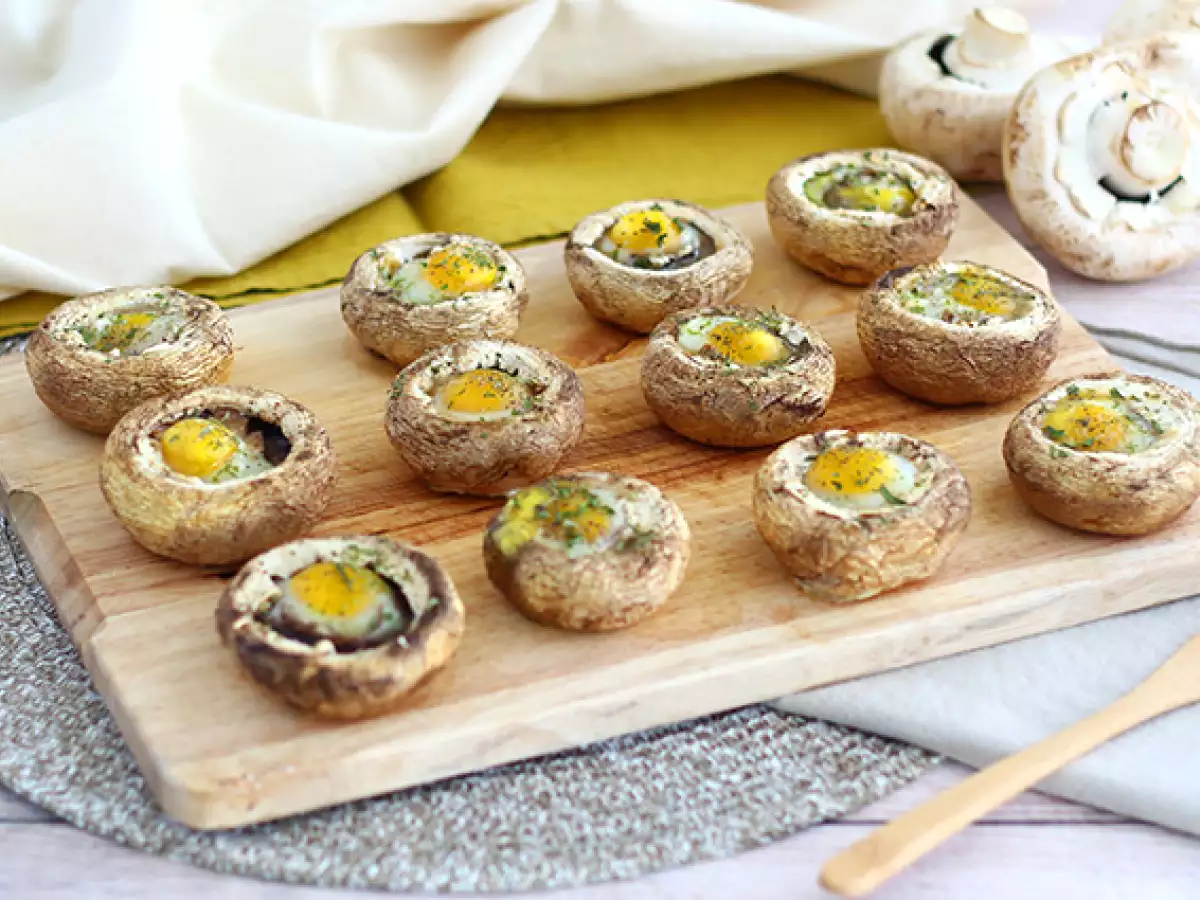 Шампиньоны с перепелиными яйцами