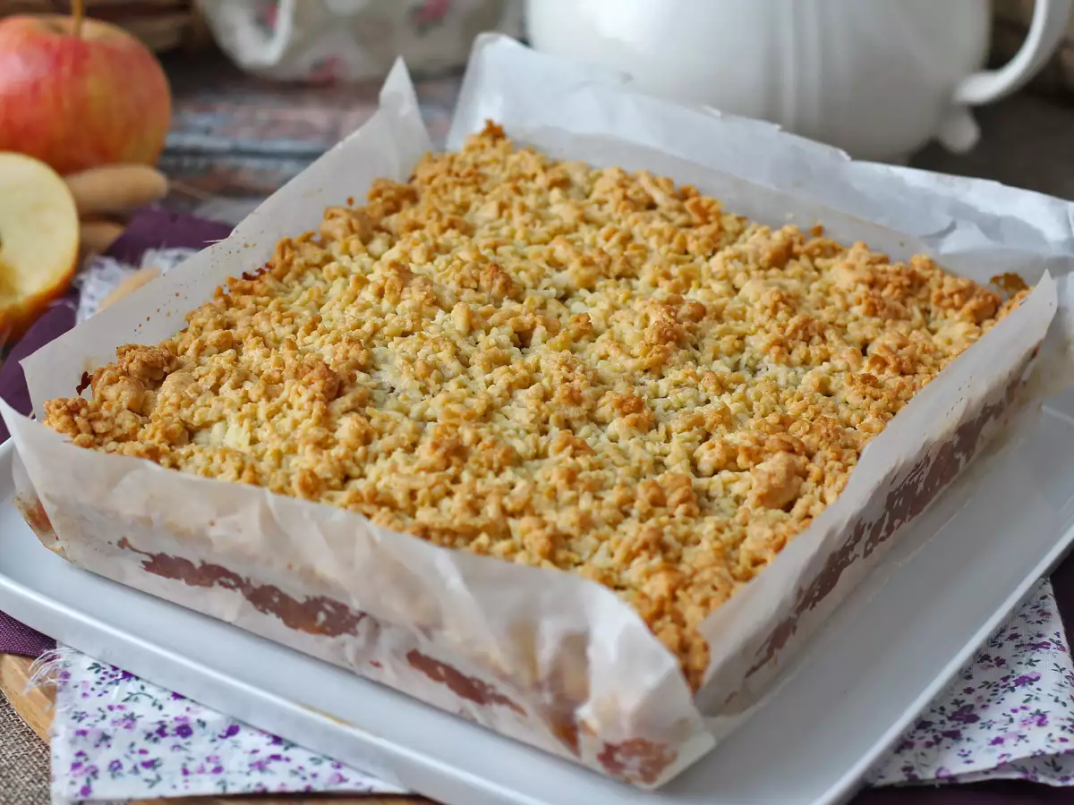 Шарлотка: польский яблочный пирог с хрустящей посыпкой - фото 9