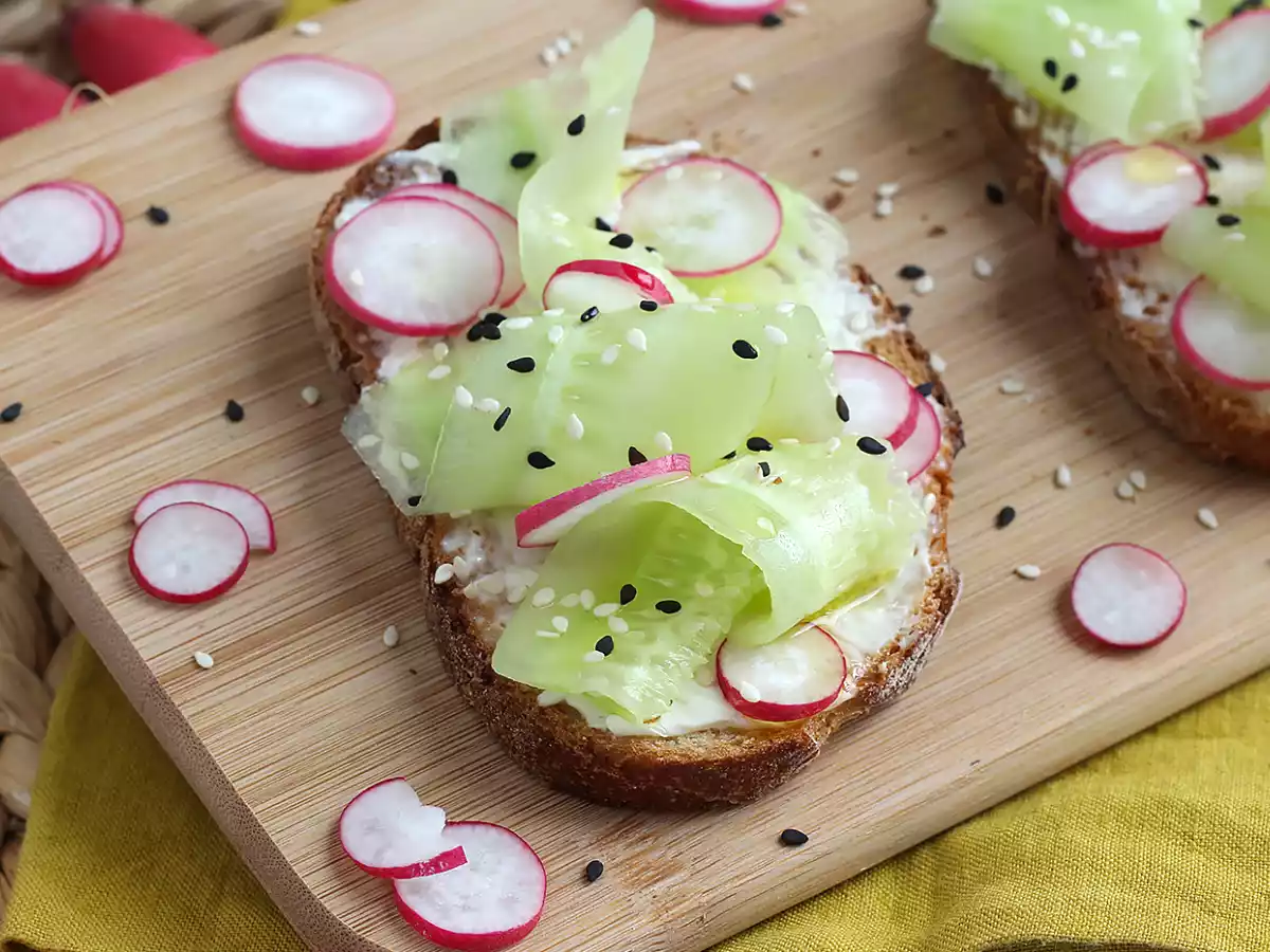 Сэндвичи с огурцом и редисом со сливочным сыром - фото 2