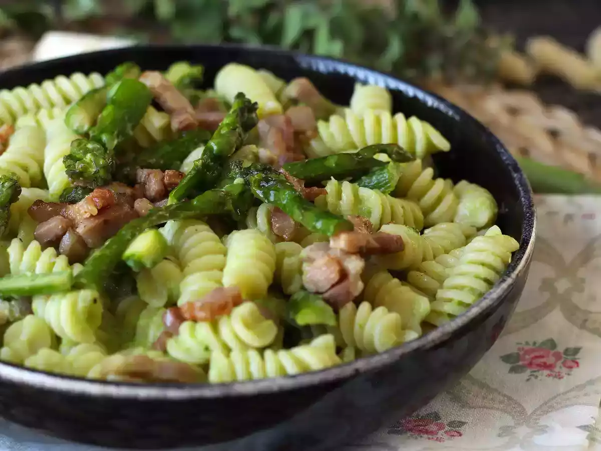 Сливочная паста со спаржей и беконом: простой и вкусный рецепт - фото 2