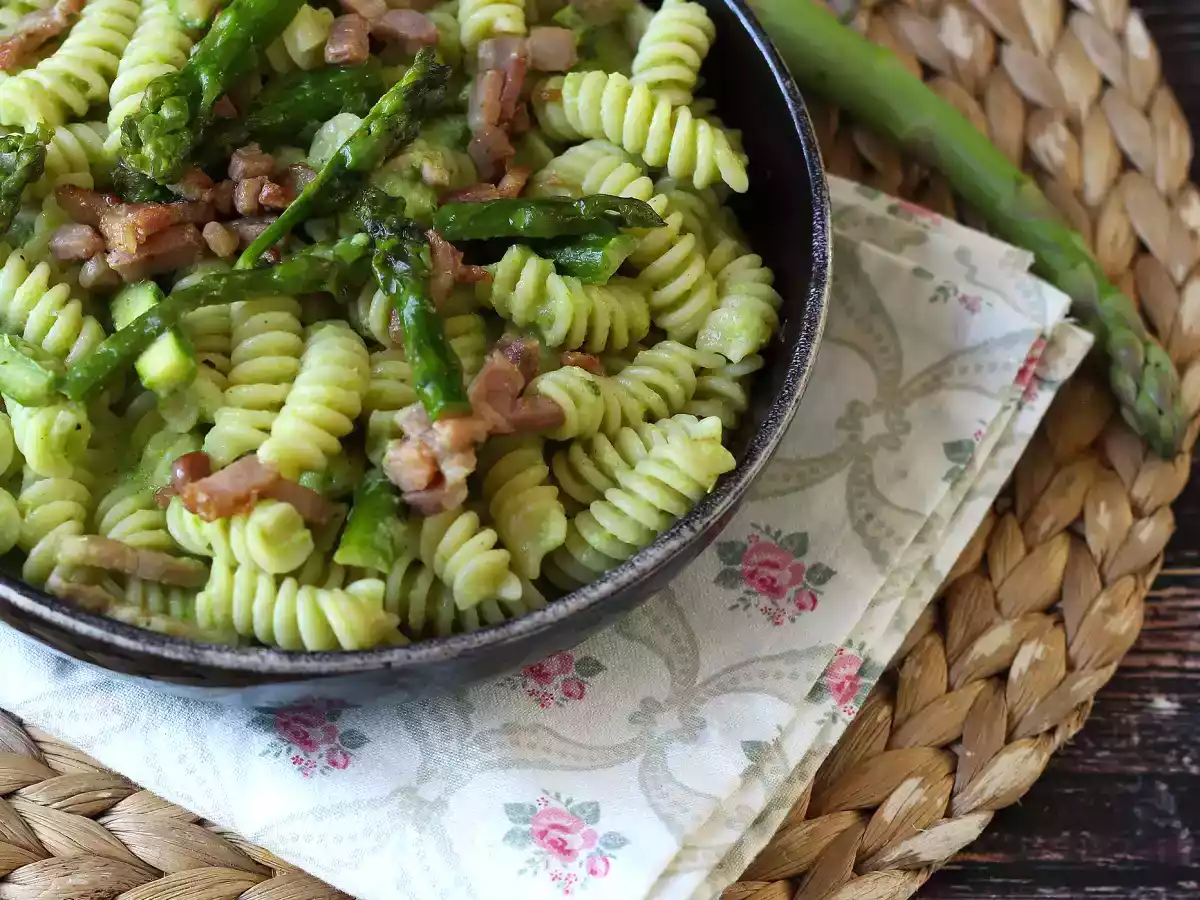 Сливочная паста со спаржей и беконом: простой и вкусный рецепт - фото 5