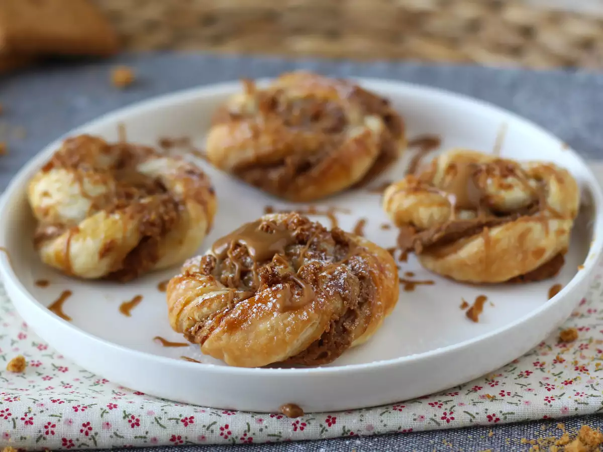 Слоёное печенье со спекулосом — простой и быстрый рецепт - фото 5