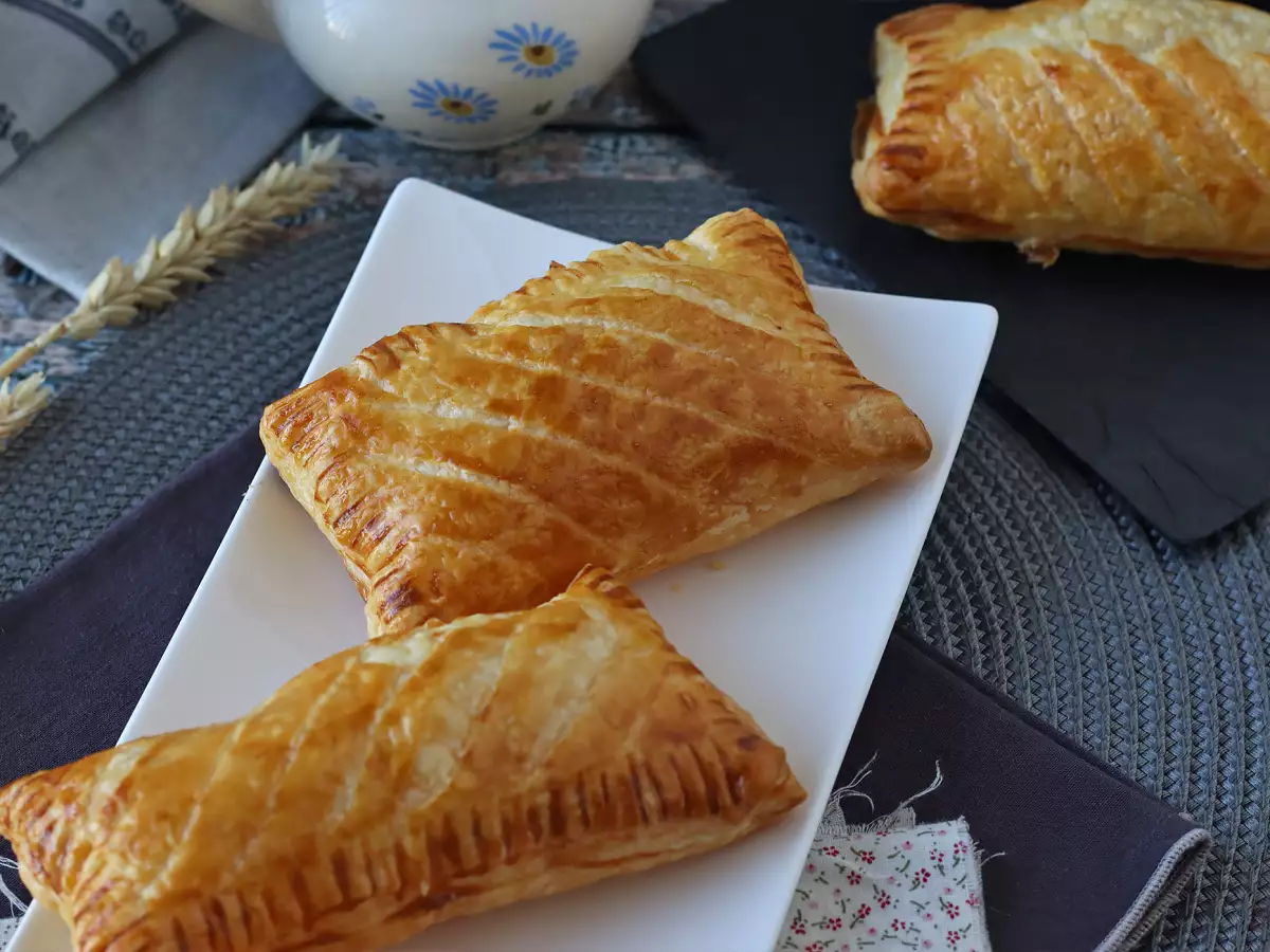 Слоёные пирожки с сыром: простой и любимый с детства рецепт - фото 2