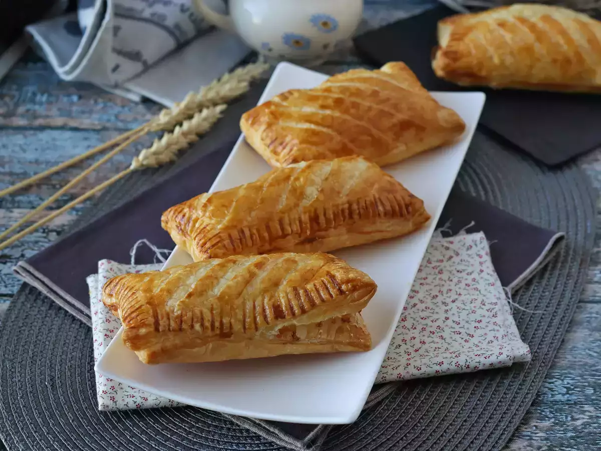 Слоёные пирожки с сыром: простой и любимый с детства рецепт - фото 6