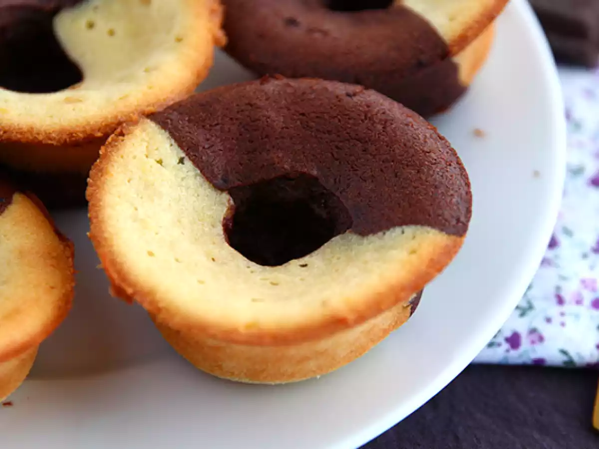 Шоколадно-ванильный торт с двойным вкусом и шоколадным центром - фото 2