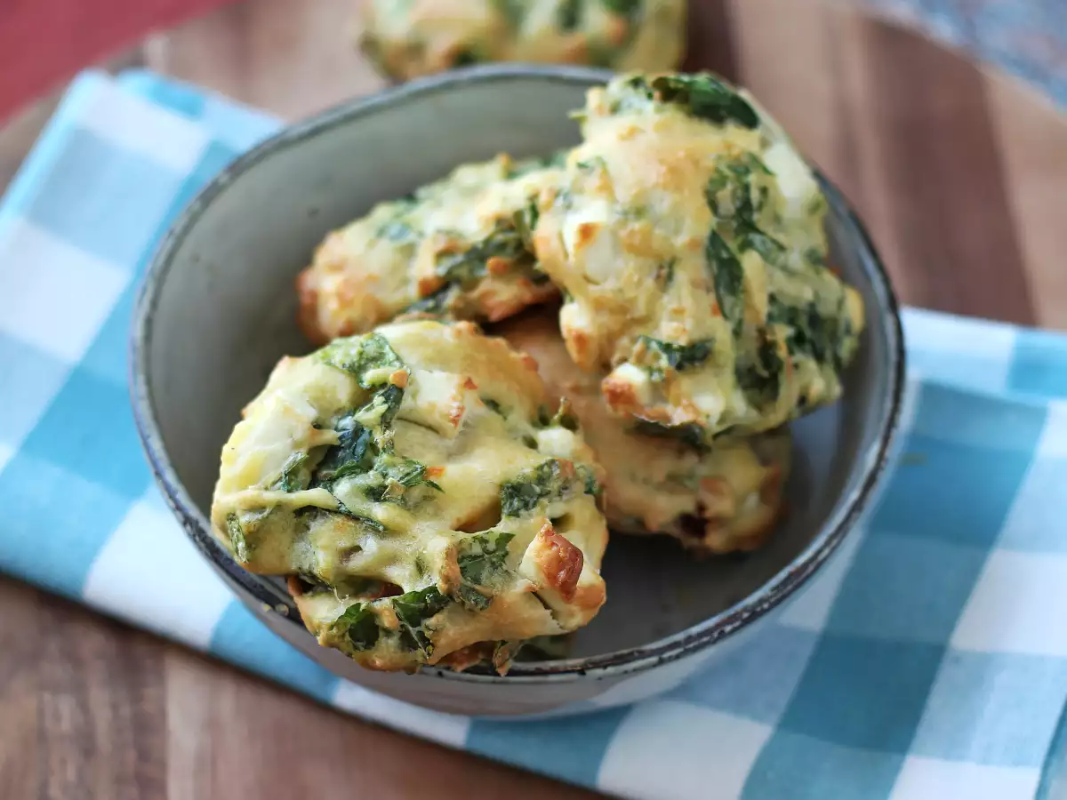 Соленые печенья с фетой, вялеными помидорами и шпинатом - фото 2
