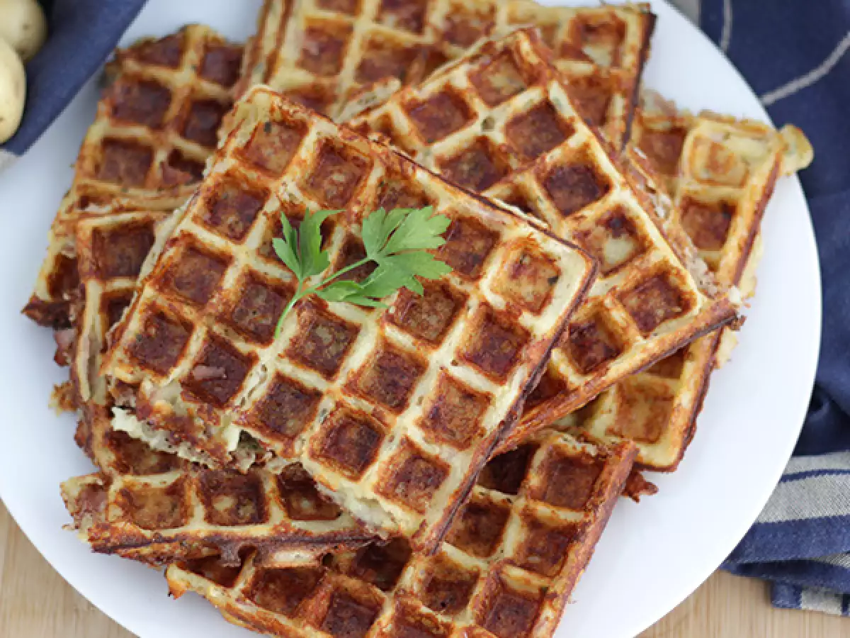 Солёные вафли с беконом, сыром комте и картофелем - фото 2