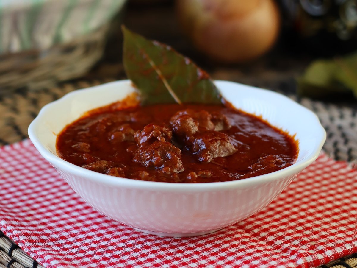 Соус для колбасы: вкусный и простой в приготовлении