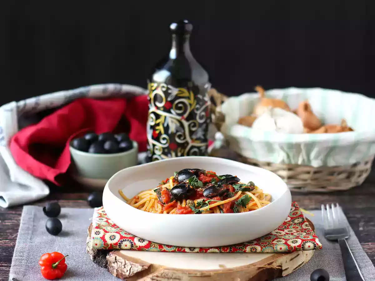Спагетти алла путтанеска, быстрое и вкусное первое блюдо - фото 2