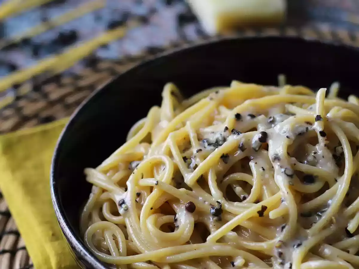 Спагетти cacio e pepe: 3 ингредиента, взрыв вкуса! - фото 6
