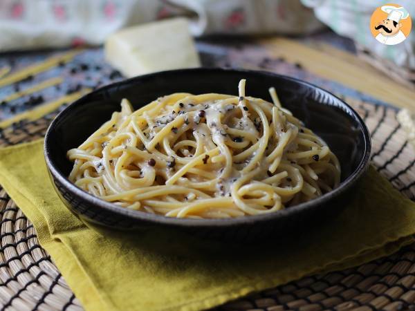 Спагетти cacio e pepe: 3 ингредиента, взрыв вкуса!