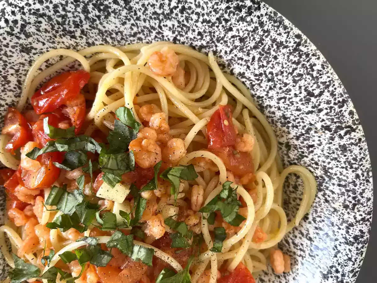 Спагетти с креветками и помидорами черри - быстрый рецепт вкусного первого блюда