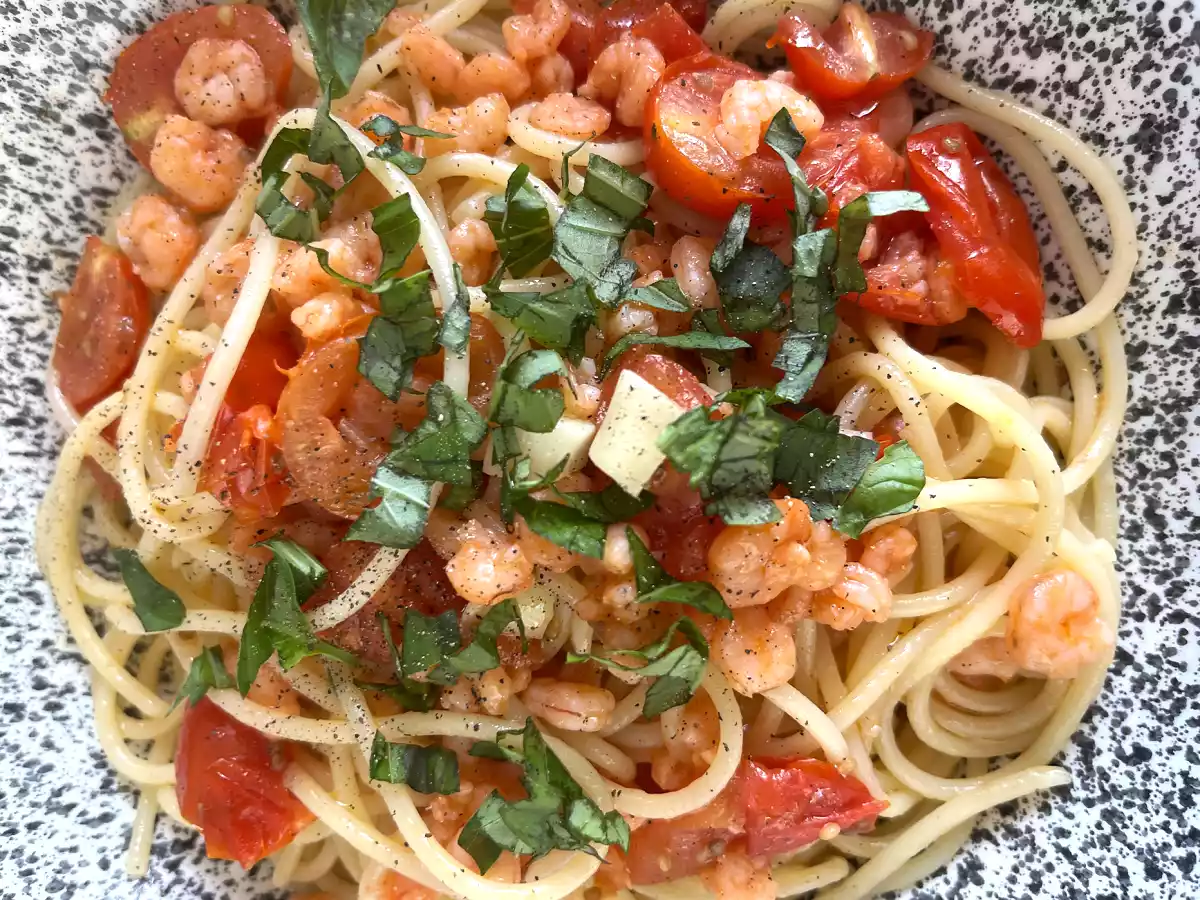 Спагетти с креветками и помидорами черри - быстрый рецепт вкусного первого блюда - фото 2