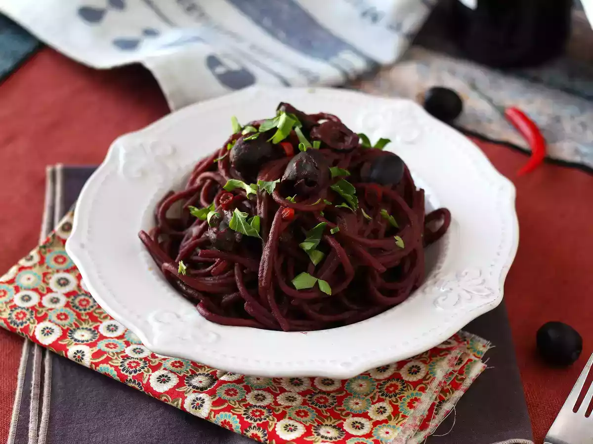 Spaghetti alla fuoco di bacco: паста с красным вином, чтобы принести на стол нечто особенное
