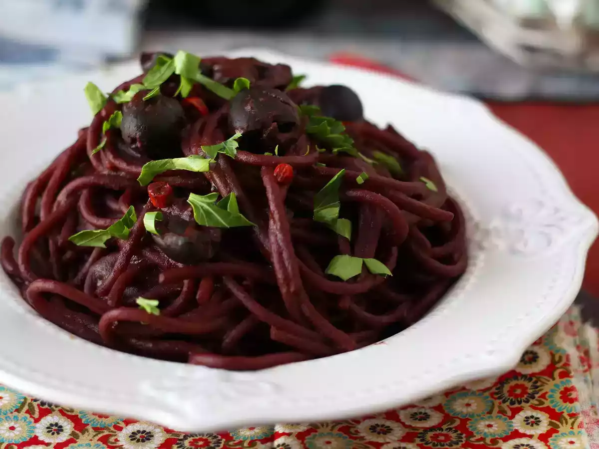 Spaghetti alla fuoco di bacco: паста с красным вином, чтобы принести на стол нечто особенное - фото 3