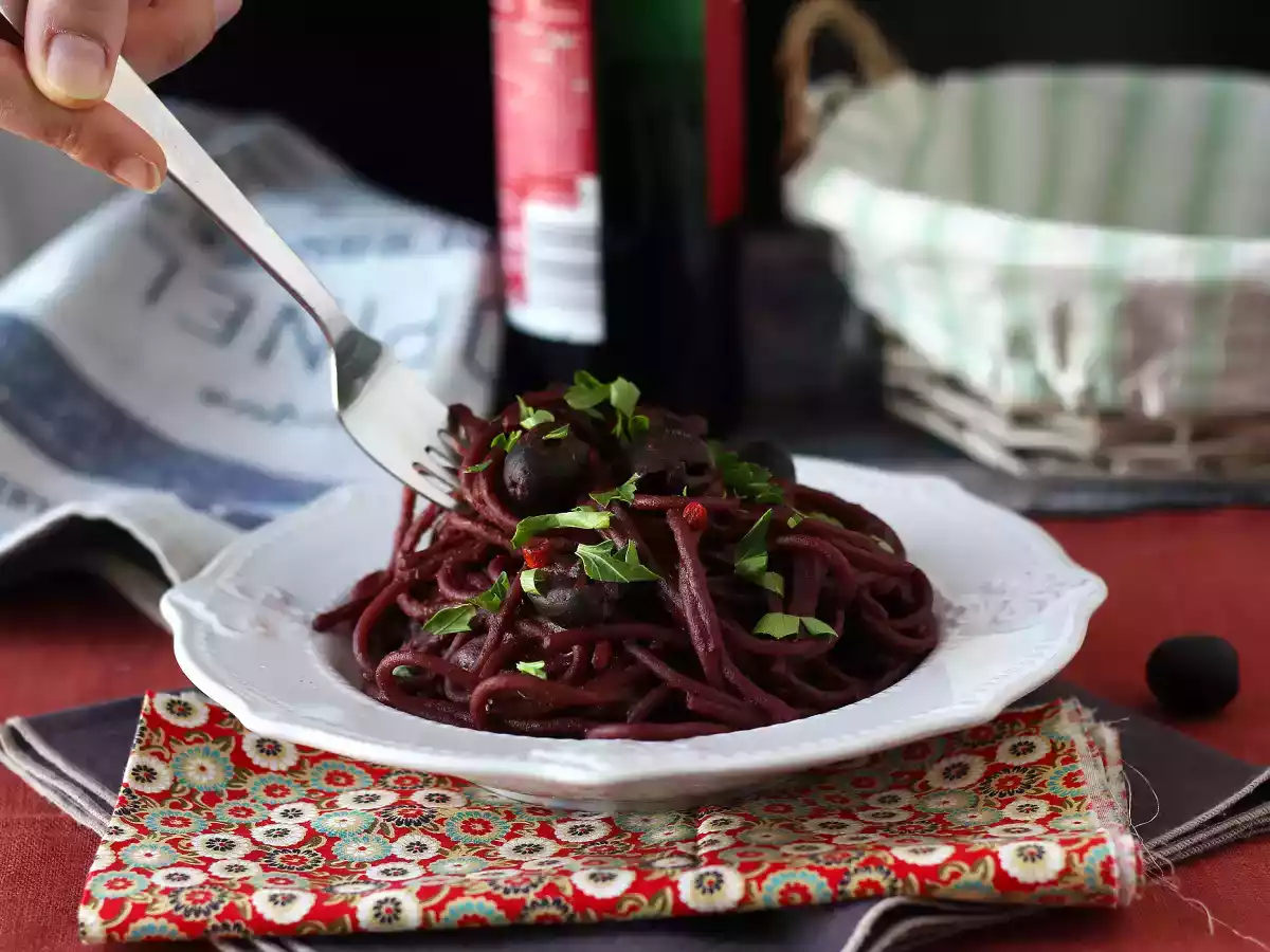 Spaghetti alla fuoco di bacco: паста с красным вином, чтобы принести на стол нечто особенное - фото 4