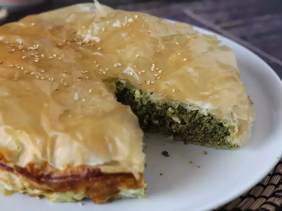Спанакопита — простой греческий пирог со шпинатом и фетой - фото 2