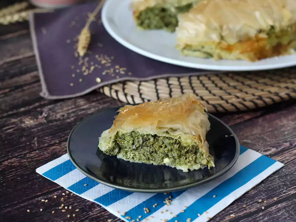 Спанакопита — простой греческий пирог со шпинатом и фетой - фото 3