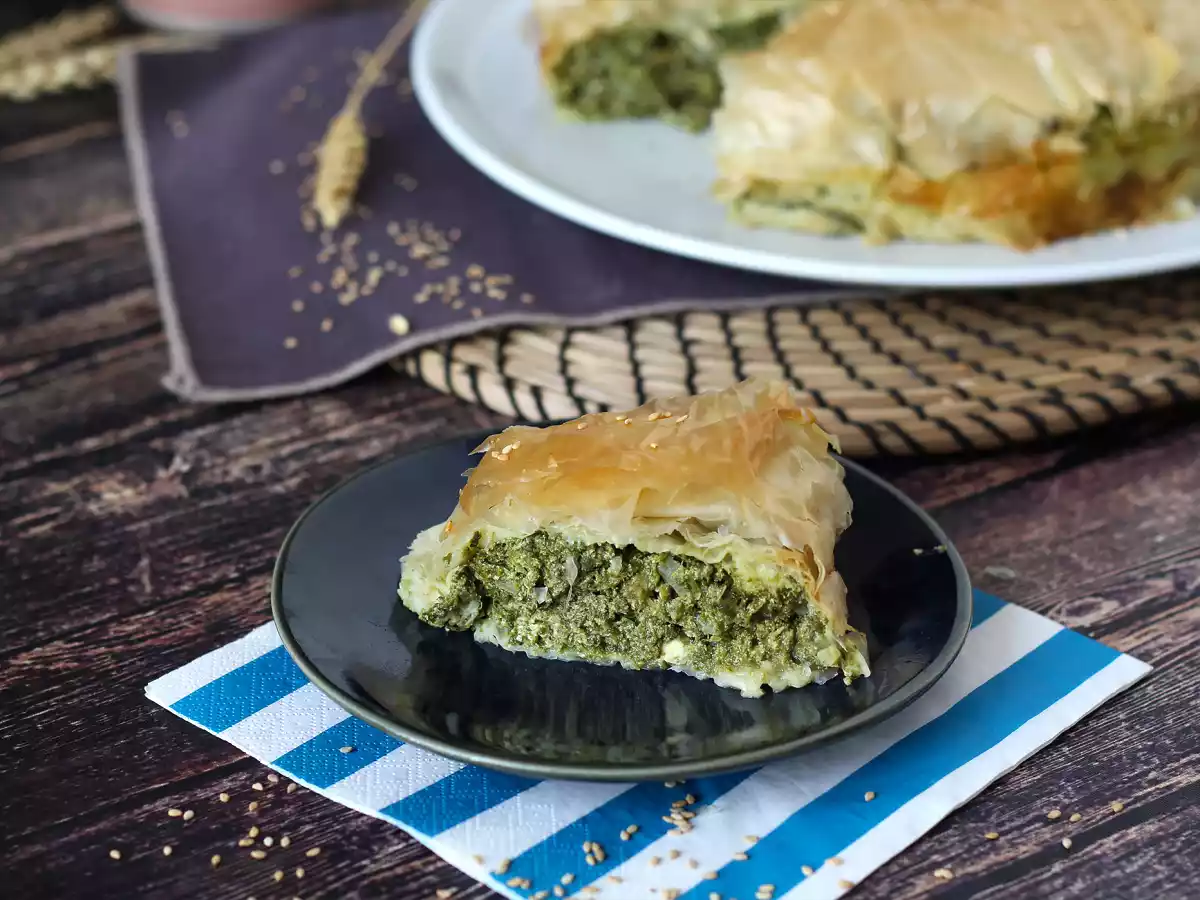 Спанакопита, суперпростой греческий пирог со шпинатом и сыром фета - фото 3