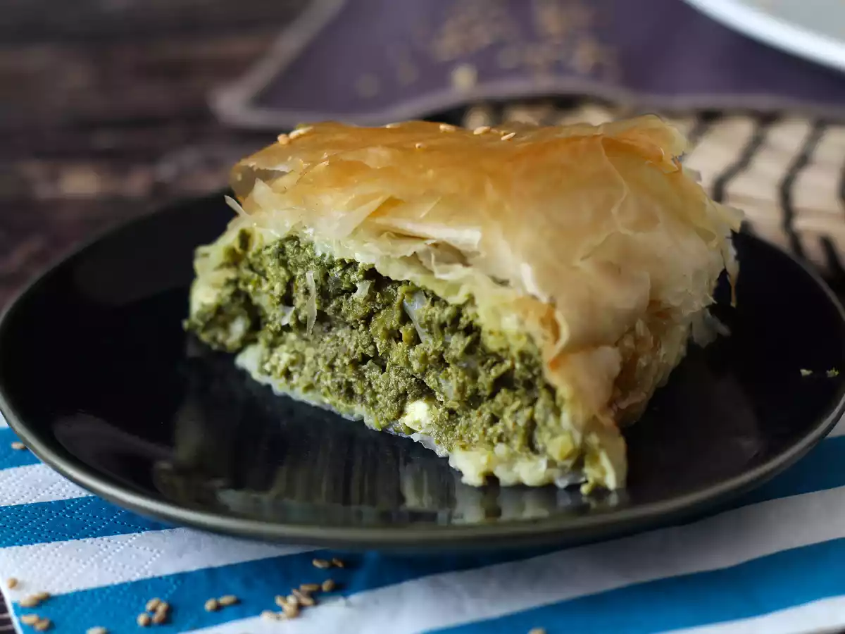 Спанакопита, суперпростой греческий пирог со шпинатом и сыром фета - фото 5
