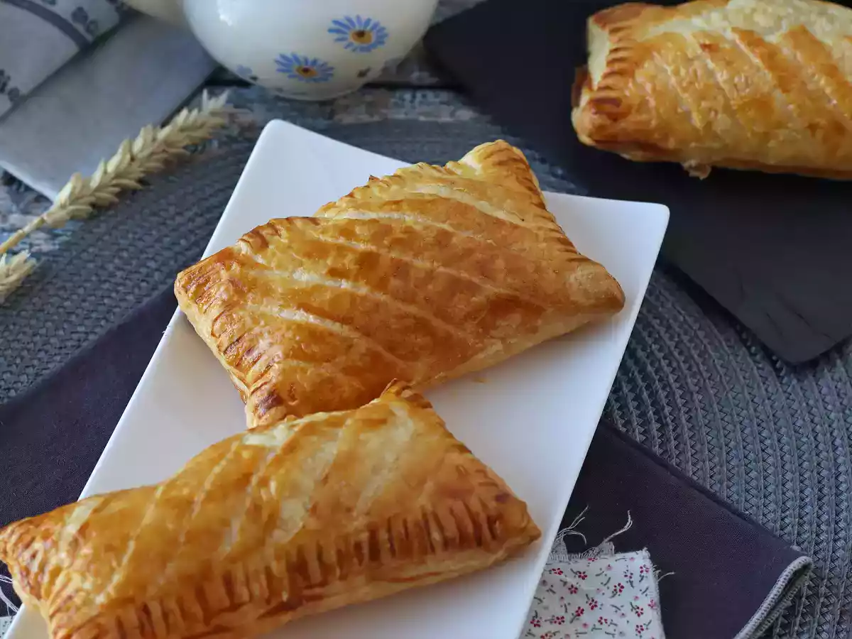 Сырные слоеные пирожки: суперпростой и вкусный рецепт - фото 2