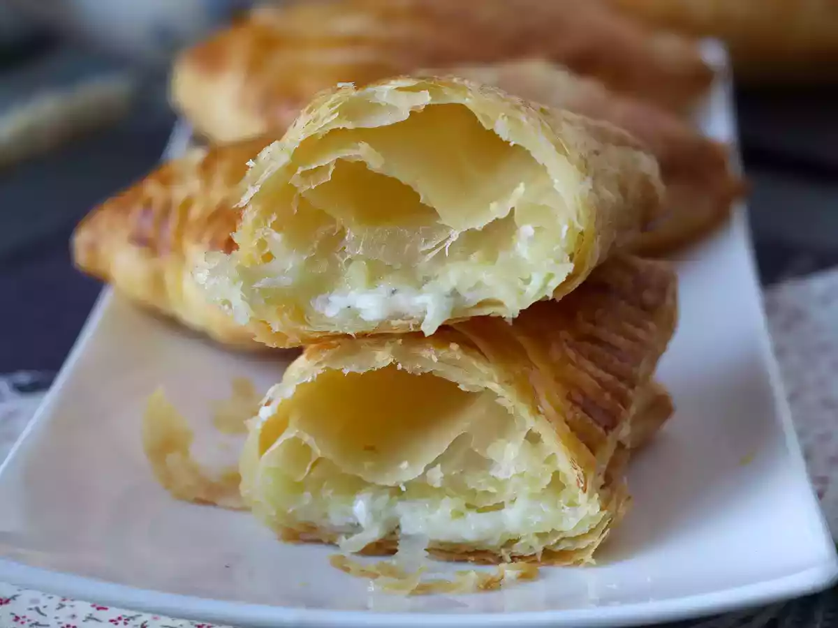 Сырные слоеные пирожки: суперпростой и вкусный рецепт - фото 4