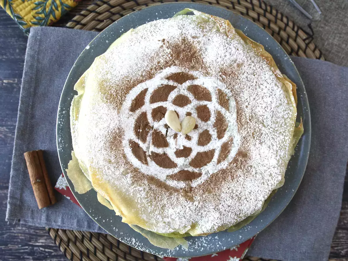 Традиционная марокканская выпечка из кирпичного теста с курицей и специями - фото 2