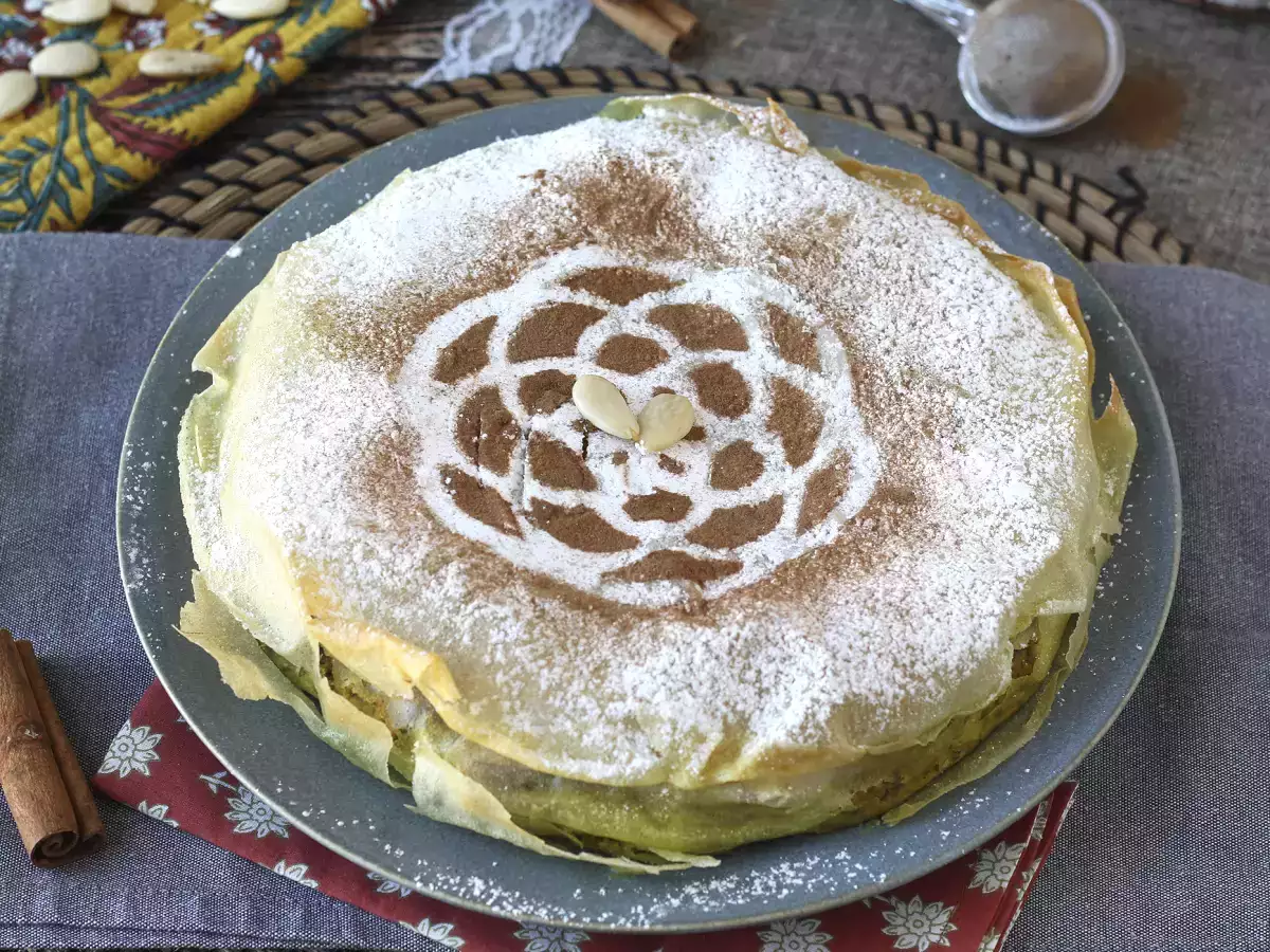 Традиционная марокканская выпечка из кирпичного теста с курицей и специями - фото 3