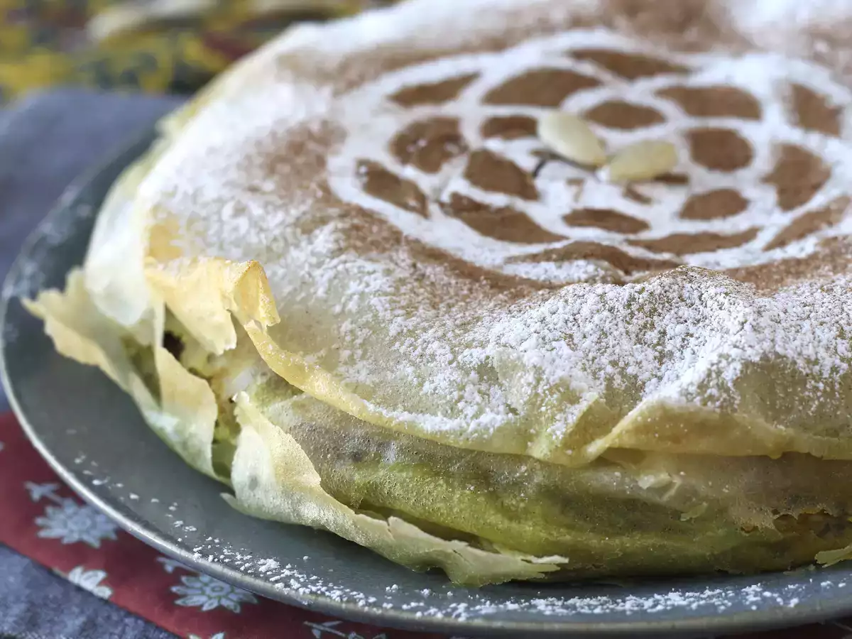 Традиционная марокканская выпечка из кирпичного теста с курицей и специями - фото 4