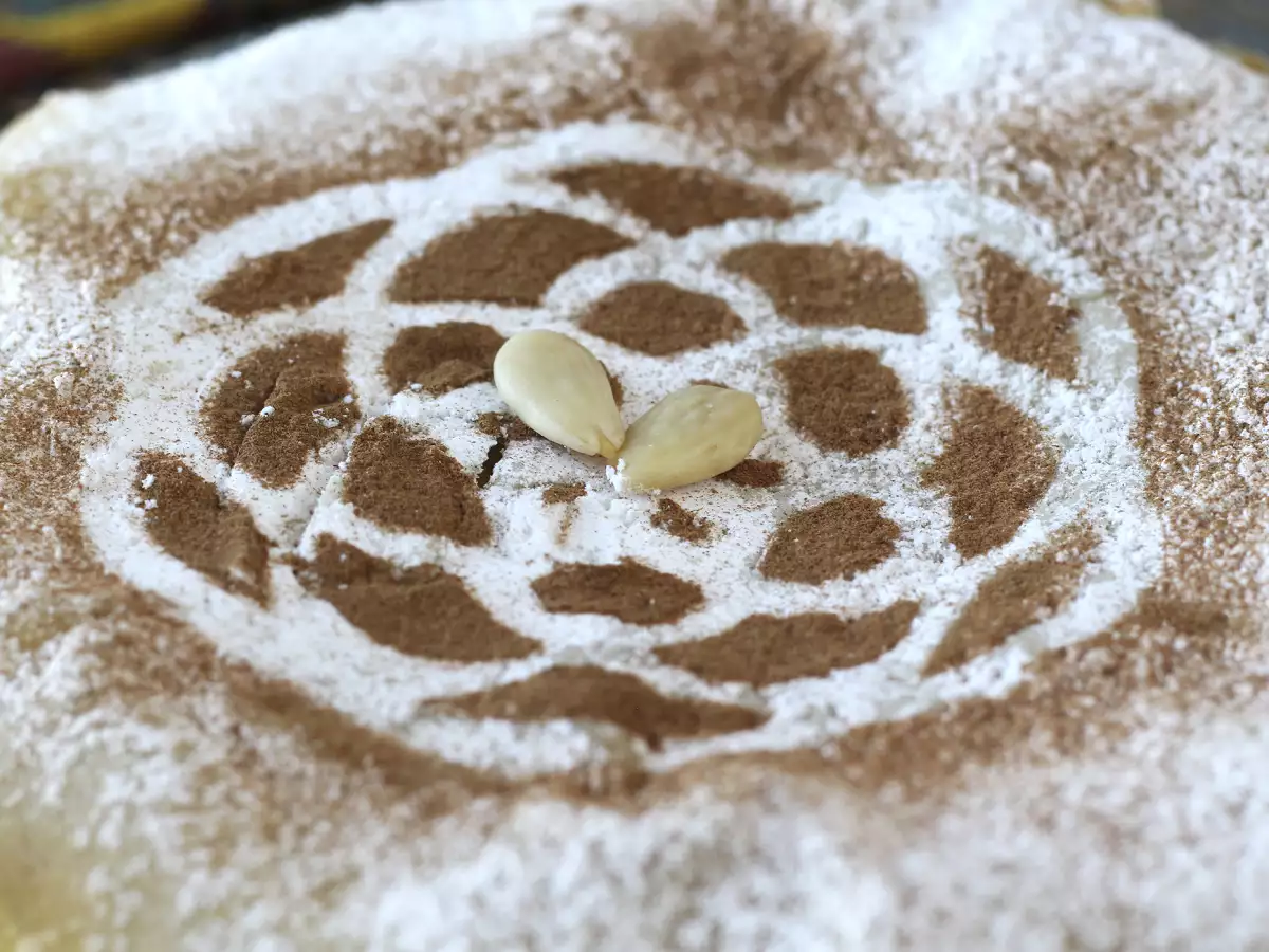 Традиционная марокканская выпечка из кирпичного теста с курицей и специями - фото 5