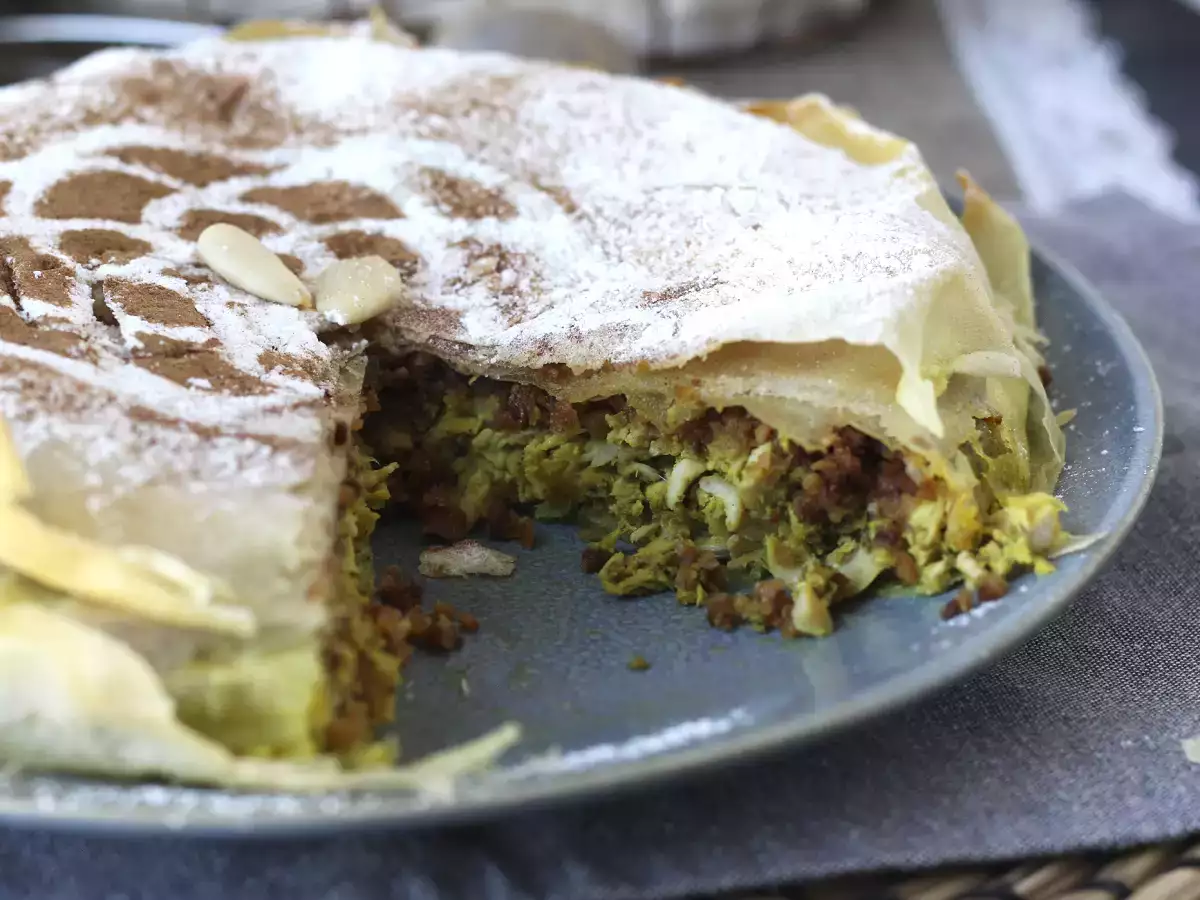 Традиционная марокканская выпечка из кирпичного теста с курицей и специями - фото 6