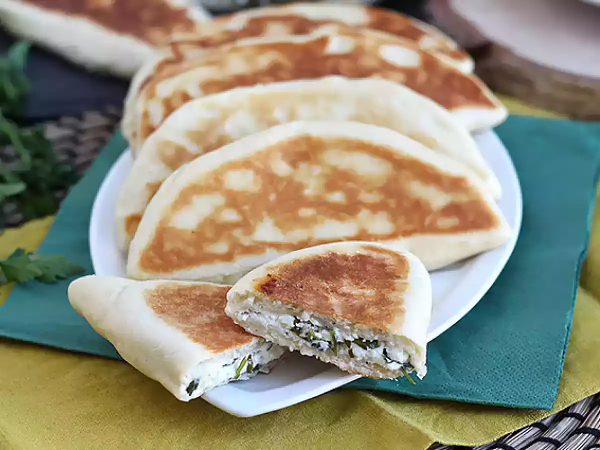 Турецкие блинчики с начинкой из феты, лимона и петрушки - Gözleme - фото 2