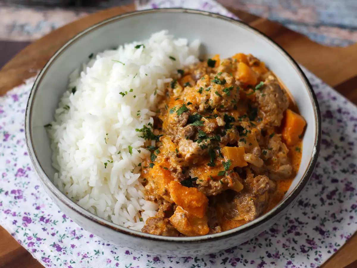 Тыква с мясным фаршем в одной кастрюле: нежное и согревающее блюдо - фото 5