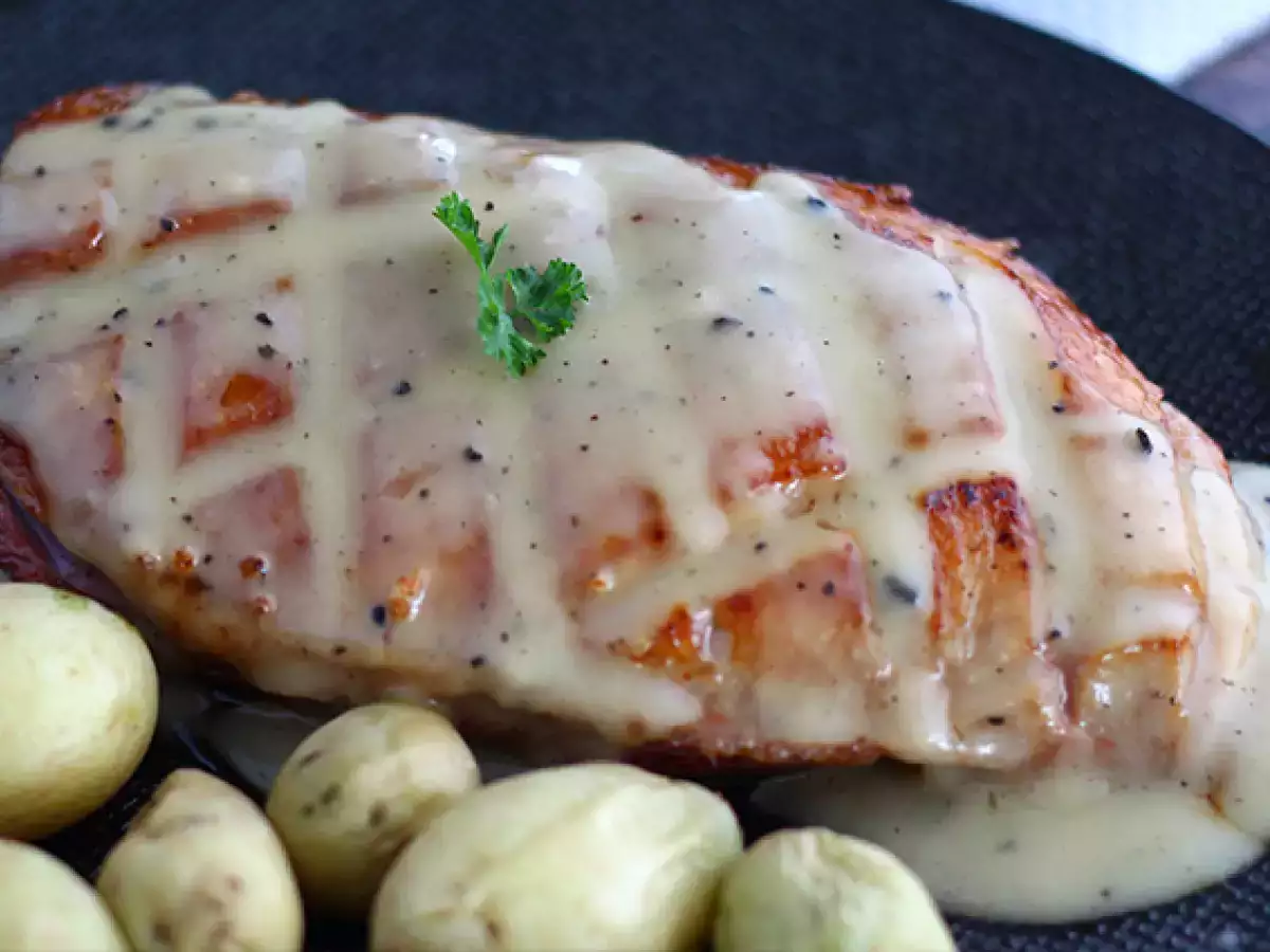 Утиная грудка с соусом из кусочков трюфеля - фото 2
