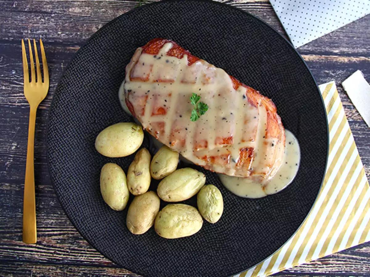 Утиная грудка с соусом из кусочков трюфеля - фото 3