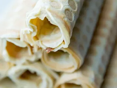 Ореховые трубочки в вафельнице: рецепт с фото пошагово