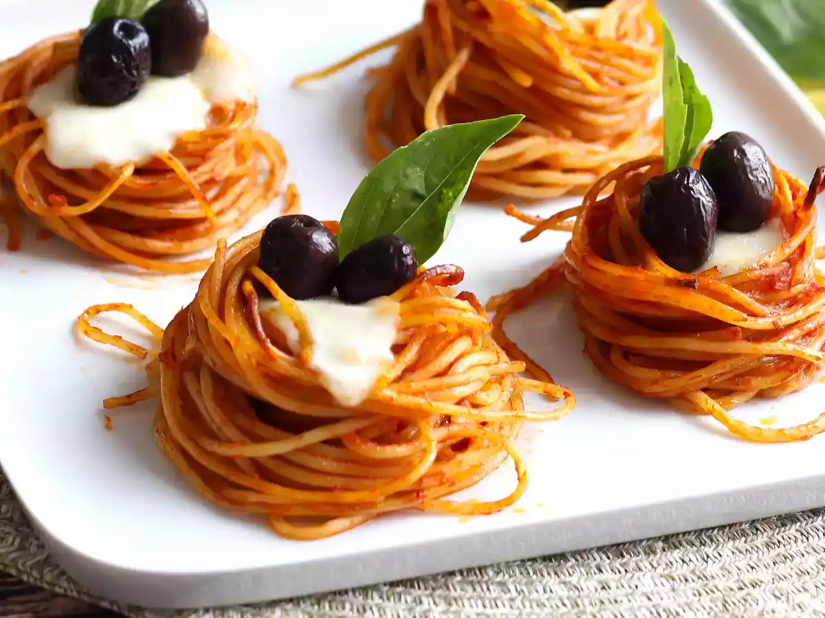 Запеченные в духовке макаронные гнезда - вкусное и простое в приготовлении первое блюдо - фото 5