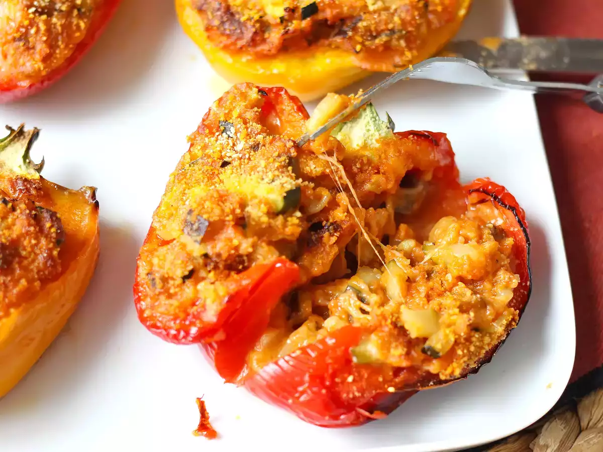 Запеченные вегетарианские фаршированные перцы: простой и вкусный рецепт с овощами и сыром моцарелла - фото 4
