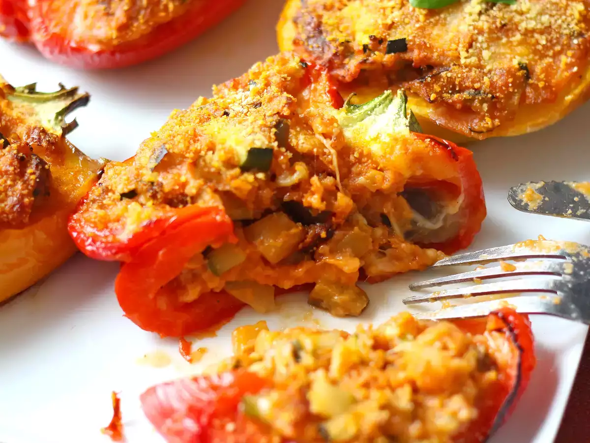 Запеченные вегетарианские фаршированные перцы: простой и вкусный рецепт с овощами и сыром моцарелла - фото 6