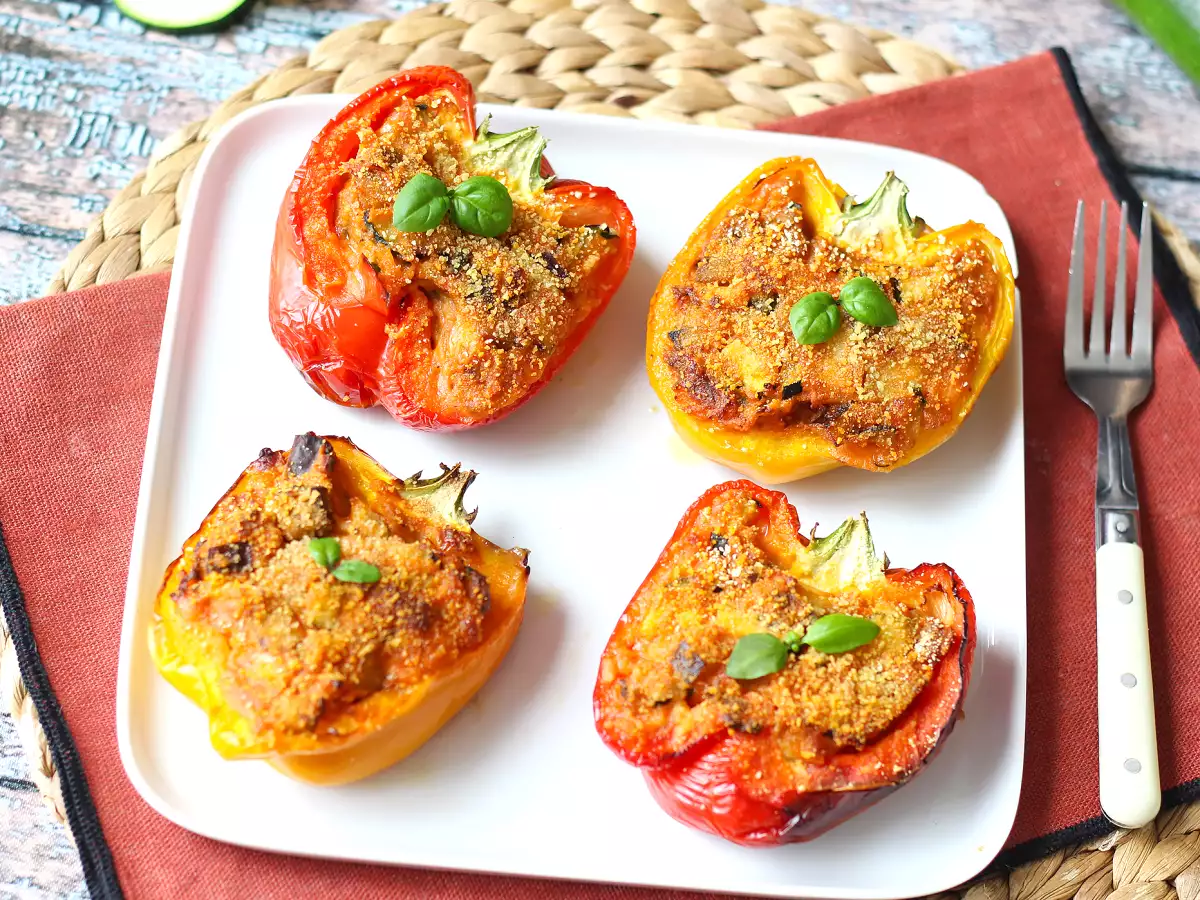 Запеченные вегетарианские фаршированные перцы: простой и вкусный рецепт с овощами и сыром моцарелла - фото 8