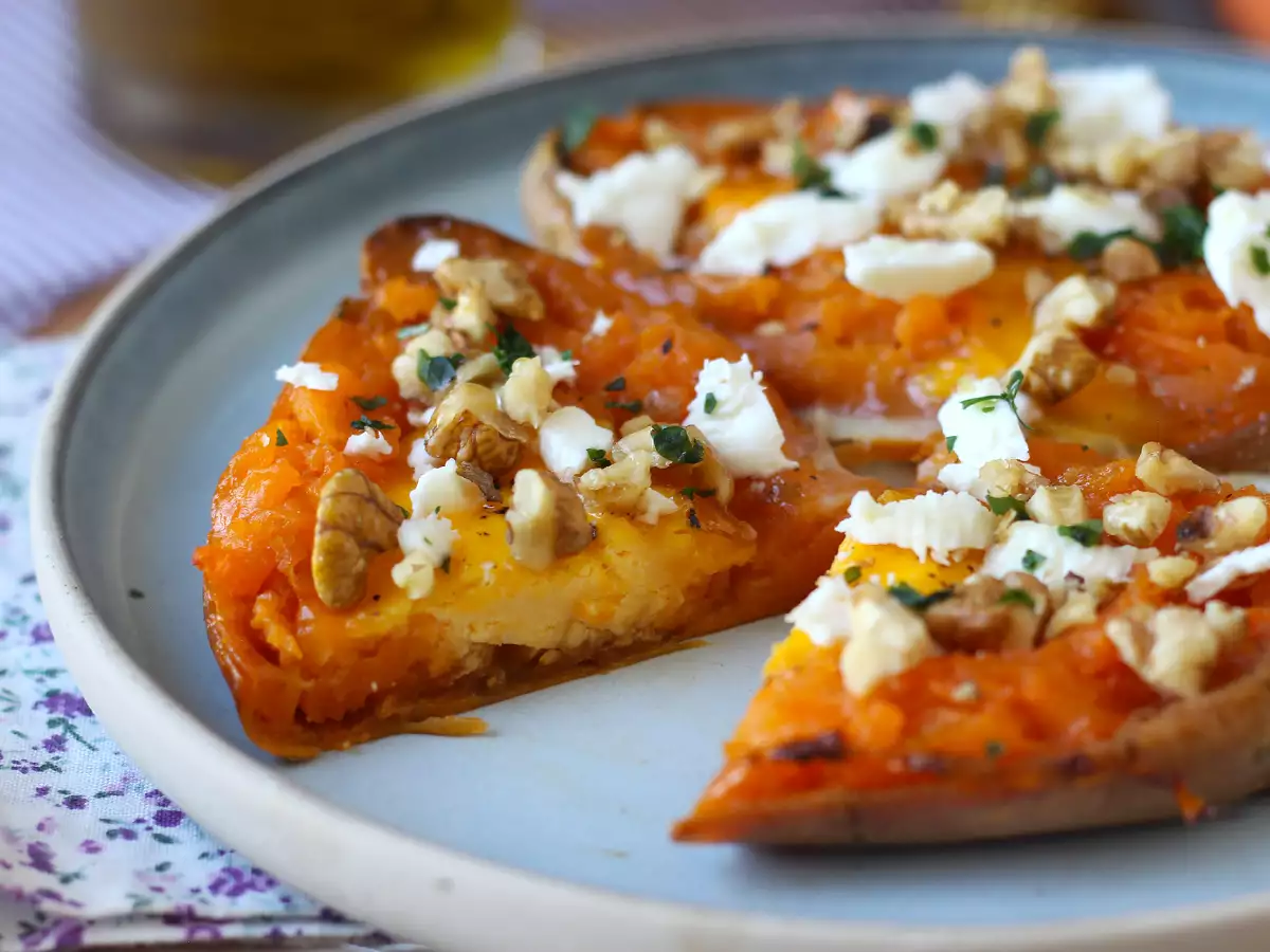 Запечённый батат с яйцом, фетой, мёдом и орехами - фото 5