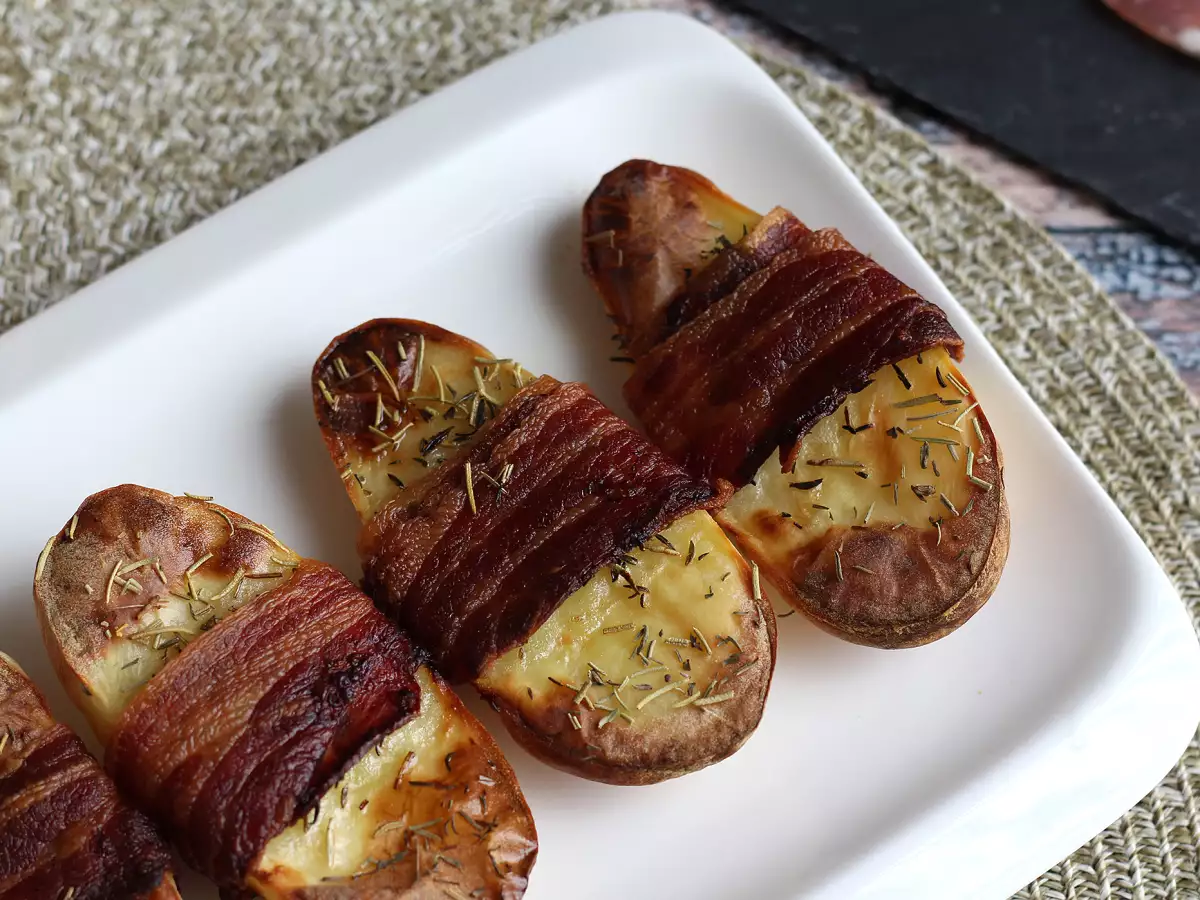 Запечённый картофель в беконе