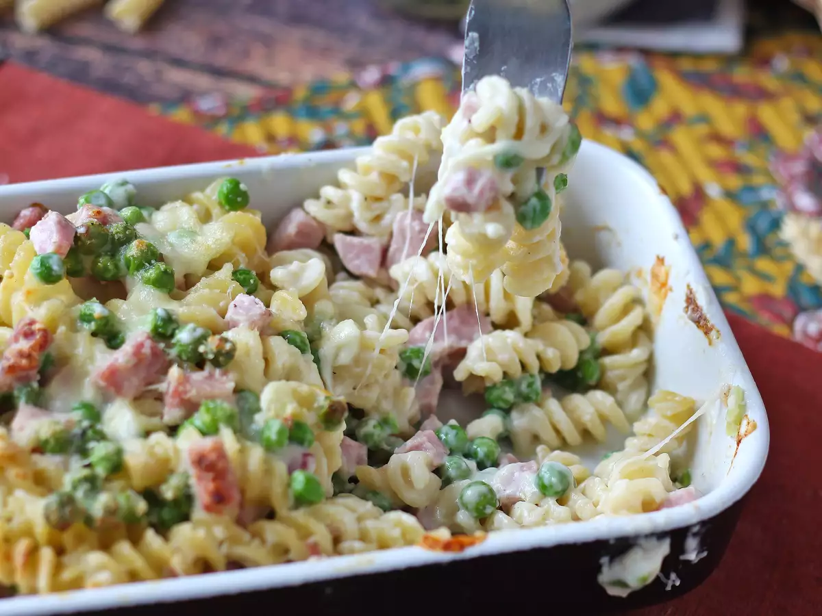 Запеканка из пасты с горошком и ветчиной под сырной корочкой - фото 4