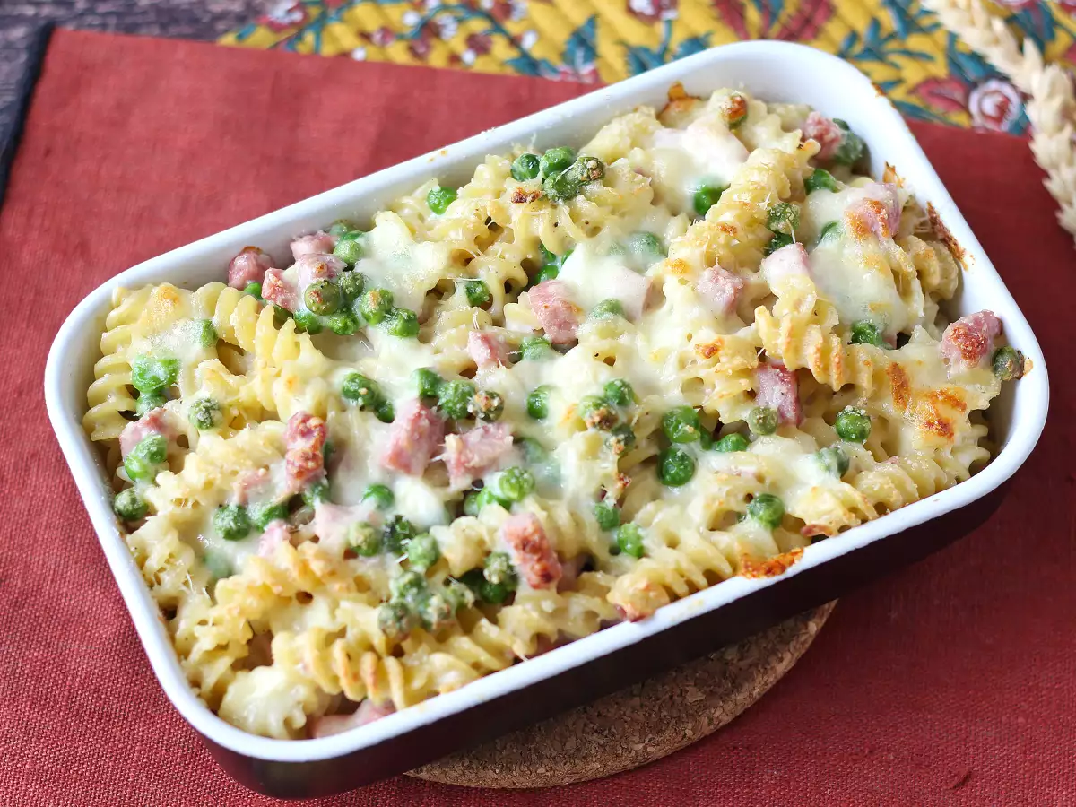 Запеканка из пасты с горошком и ветчиной под сырной корочкой - фото 6