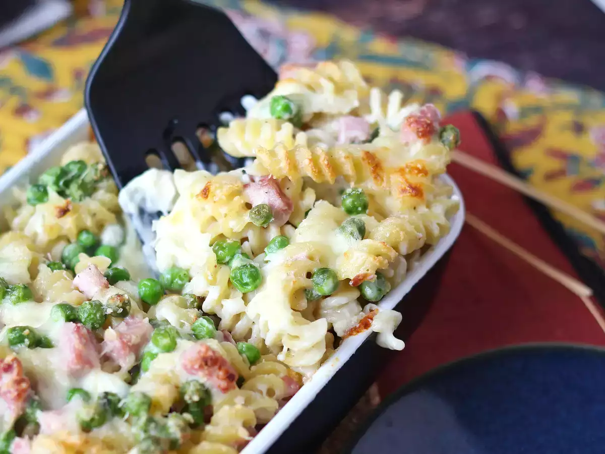 Запеканка из пасты с горошком и ветчиной под сырной корочкой - фото 7