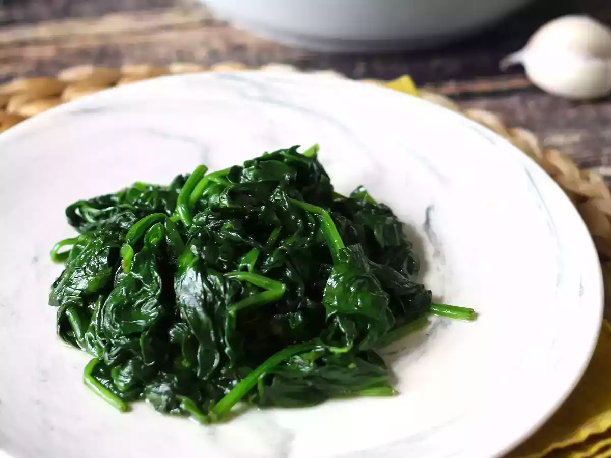 Жареный шпинат, вкусный и простой гарнир - фото 3